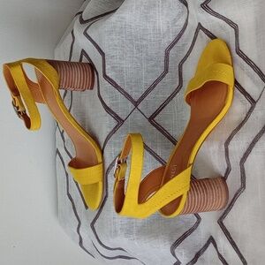 Nine West size 7 1/2, sandal color gold yellow